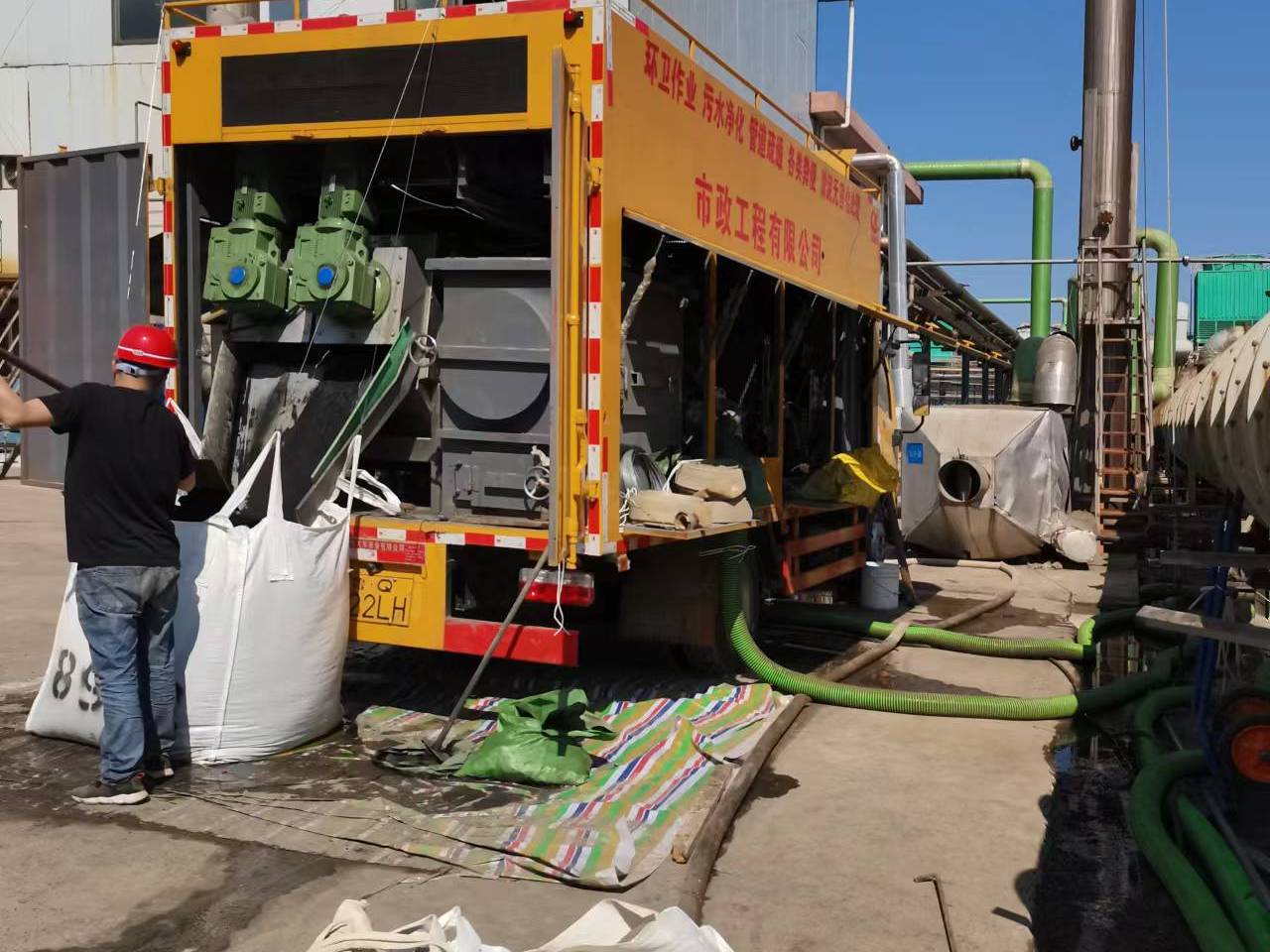 卢市镇淤泥压干处理